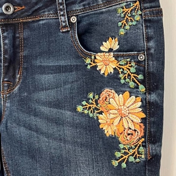 GRACE IN LA EMBROIDERED EASY FIT BOOT CUT JEANS FRAYED HEM SIZE 30 X 33 - Picture 4 of 10